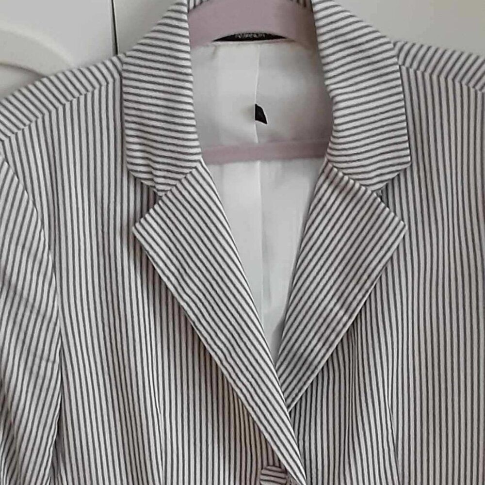 SOUTH HAMPTON - Amanda & Chelsea Seersucker Suit - size 2 - Picture 5 of 11